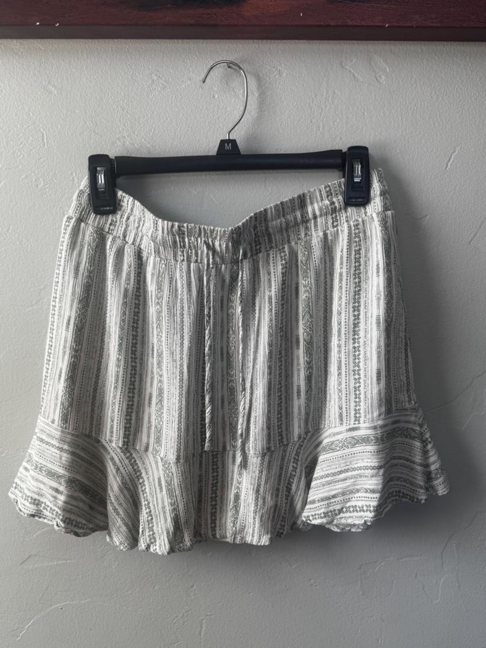 Forever 21 White and Gray Striped Ruffle-Hem Mini Skirt
